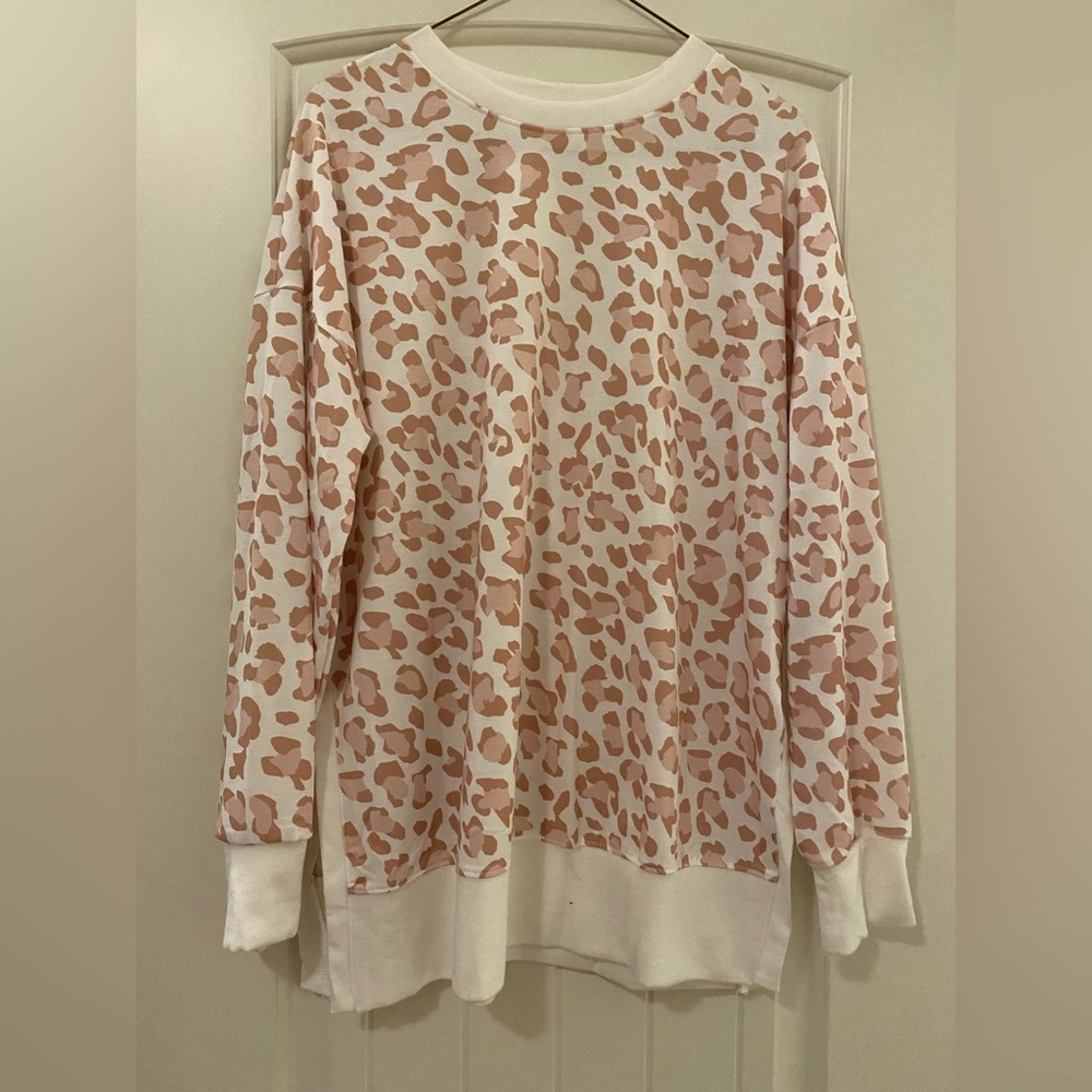 New WO Tags! Cheetah Print Sweatshirt, Size Small!